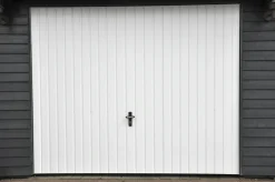 Jyde stålvippeport 248 x 209 cm hvid